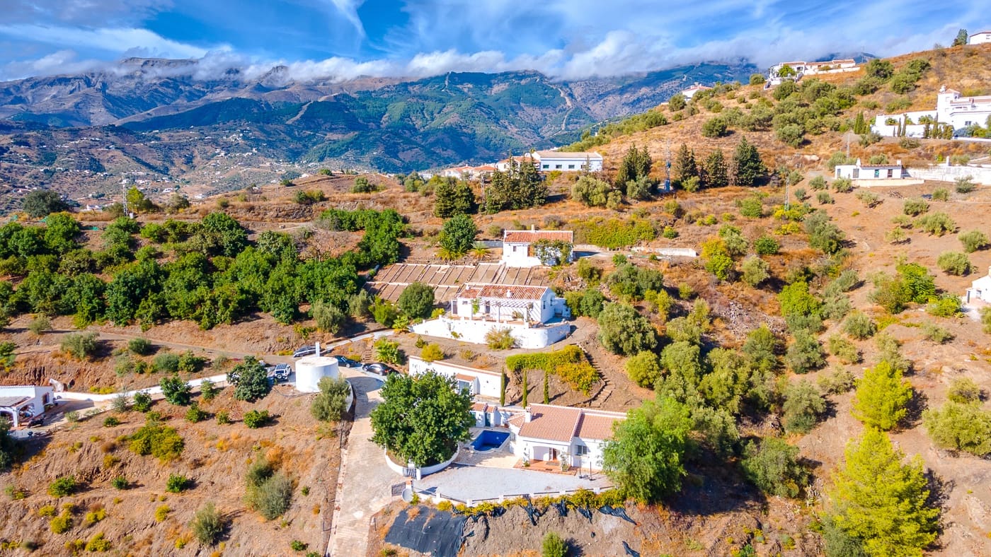 5 bedroom Villa for sale in Competa with pool garage - € 399,950 (Ref: 9360675)