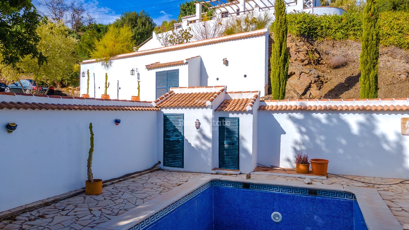 5 bedroom Villa for sale in Competa with pool garage - € 399,950 (Ref: 9360675)