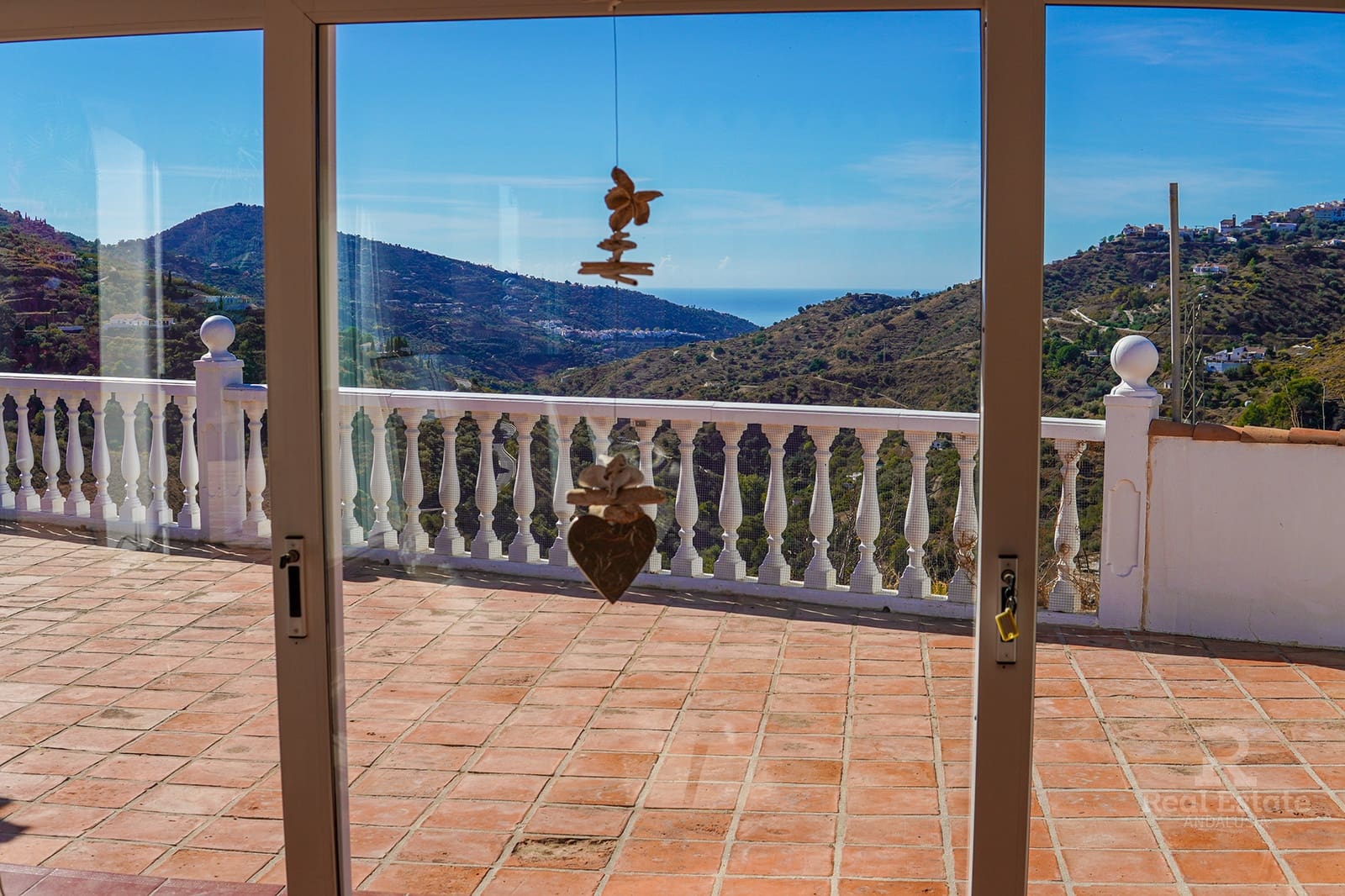 3 bedroom Villa for sale in Competa with pool garage - € 479,000 (Ref: 9395276)