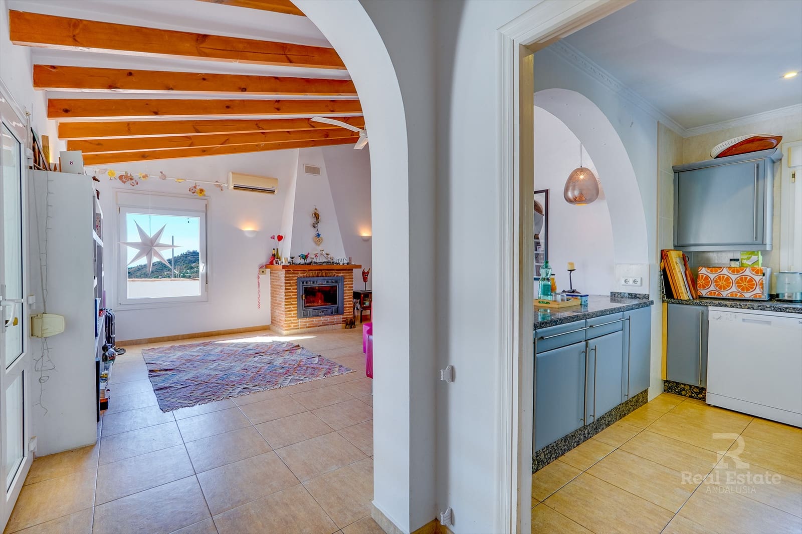 3 bedroom Villa for sale in Competa with pool garage - € 479,000 (Ref: 9395276)