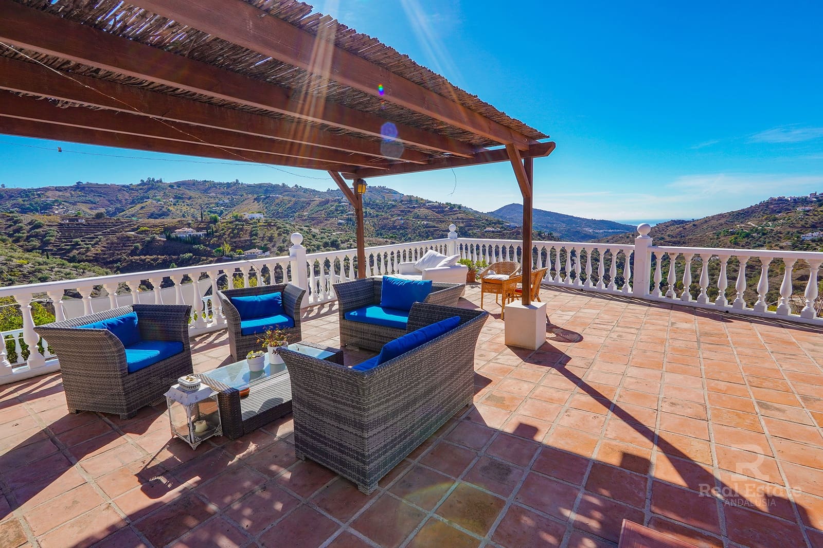 3 bedroom Villa for sale in Competa with pool garage - € 479,000 (Ref: 9395276)