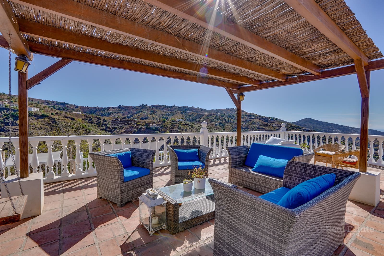 3 bedroom Villa for sale in Competa with pool garage - € 479,000 (Ref: 9395276)