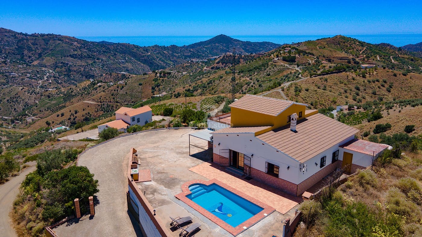 3 soveværelse Villa til leje i Archez med swimmingpool garage - € 1.000 (Ref: 9403489)