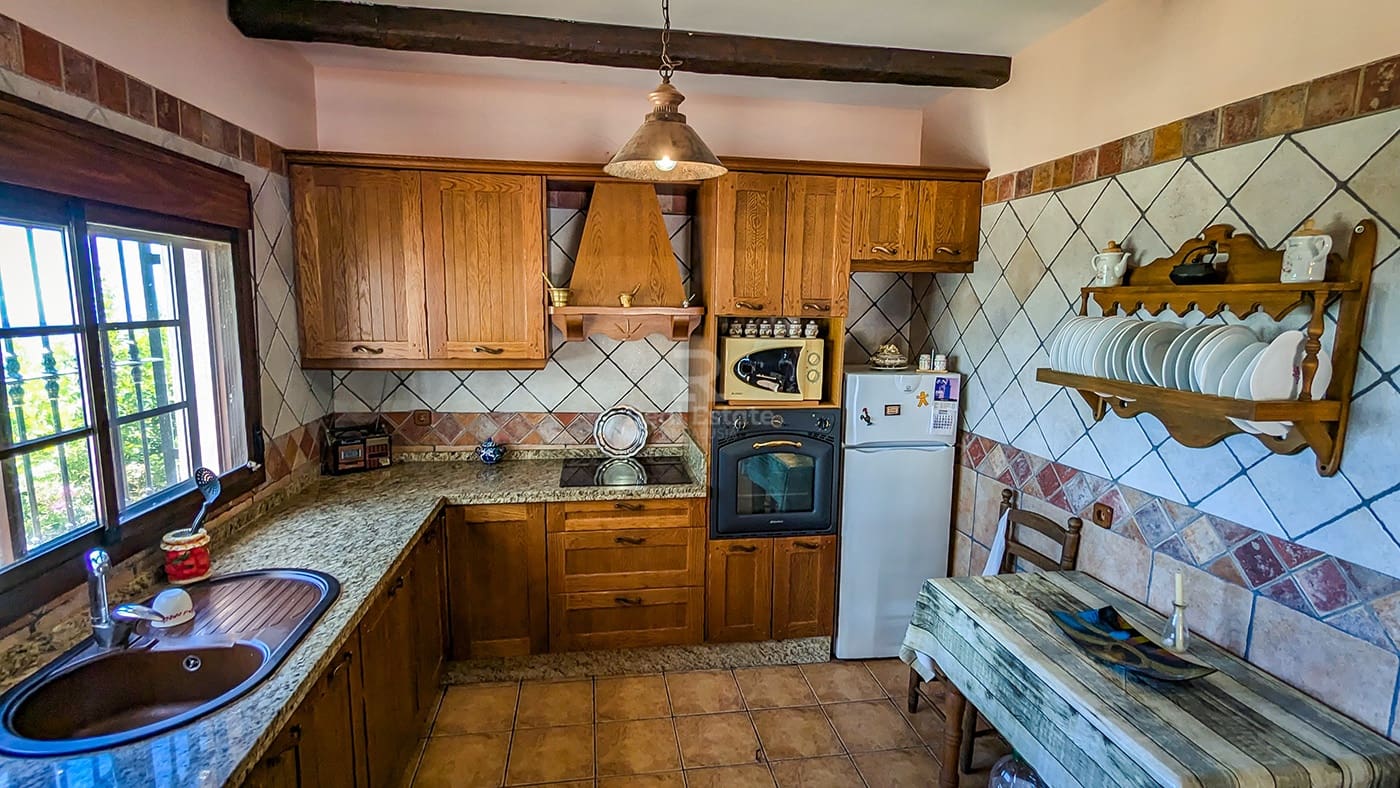 3 soveværelse Villa til leje i Archez med swimmingpool garage - € 1.000 (Ref: 9403489)