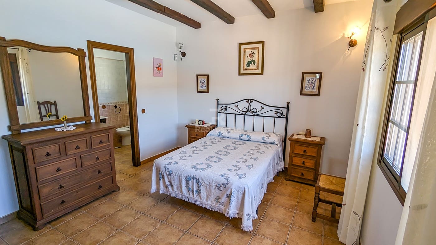 3 soveværelse Villa til leje i Archez med swimmingpool garage - € 1.000 (Ref: 9403489)