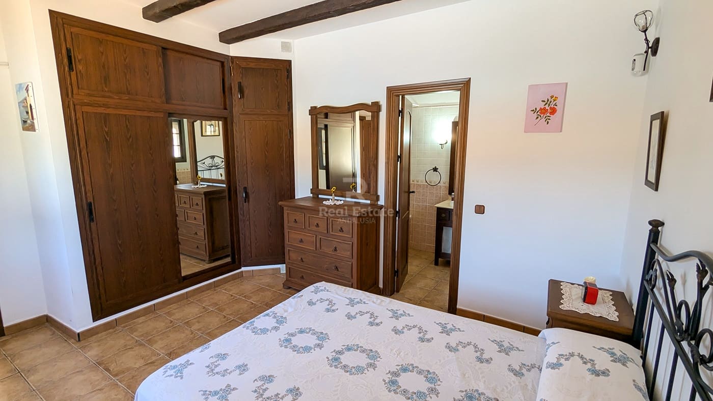 3 soveværelse Villa til leje i Archez med swimmingpool garage - € 1.000 (Ref: 9403489)