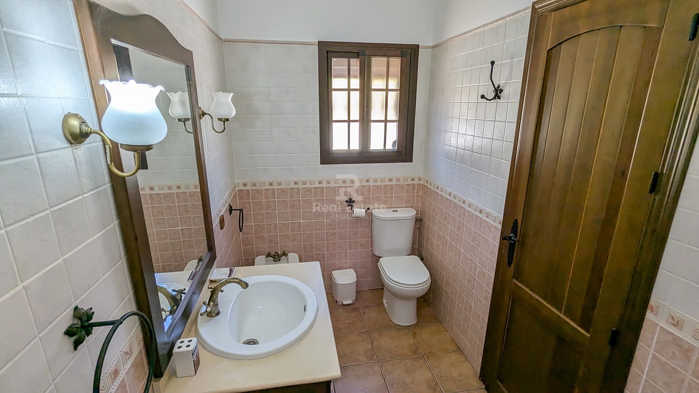 3 soveværelse Villa til leje i Archez med swimmingpool garage - € 1.000 (Ref: 9403489)