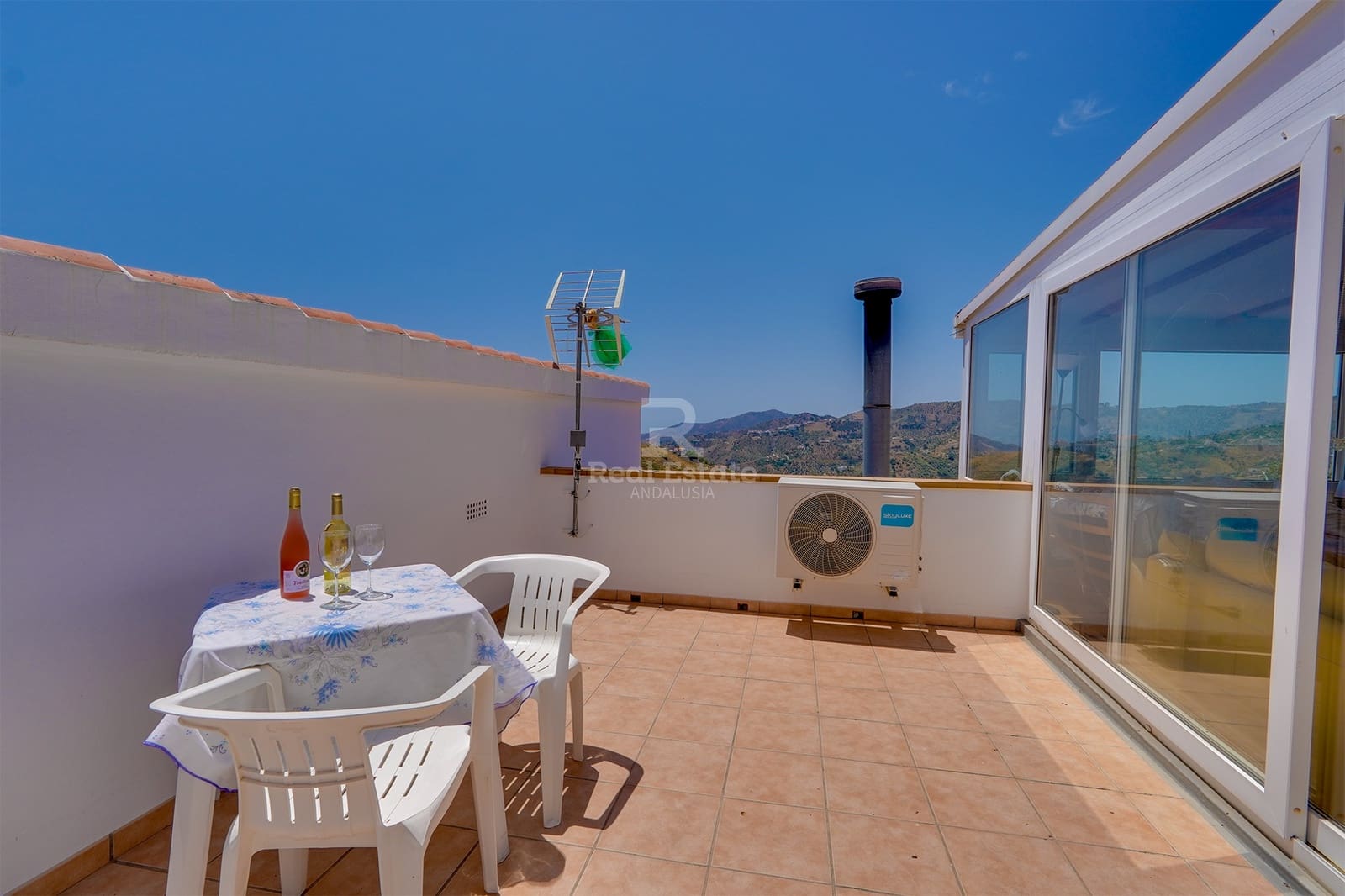 4 bedroom Villa for sale in Competa with pool garage - € 649,000 (Ref: 9489989)