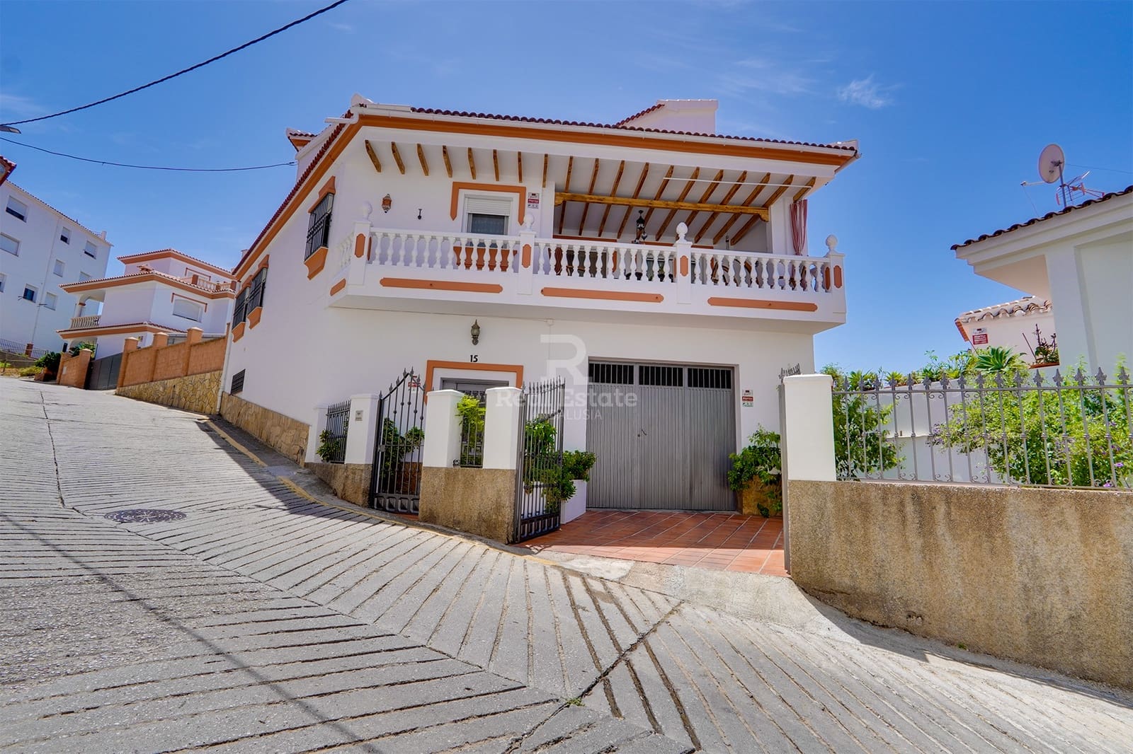 4 bedroom Villa for sale in Competa with pool garage - € 649,000 (Ref: 9489989)