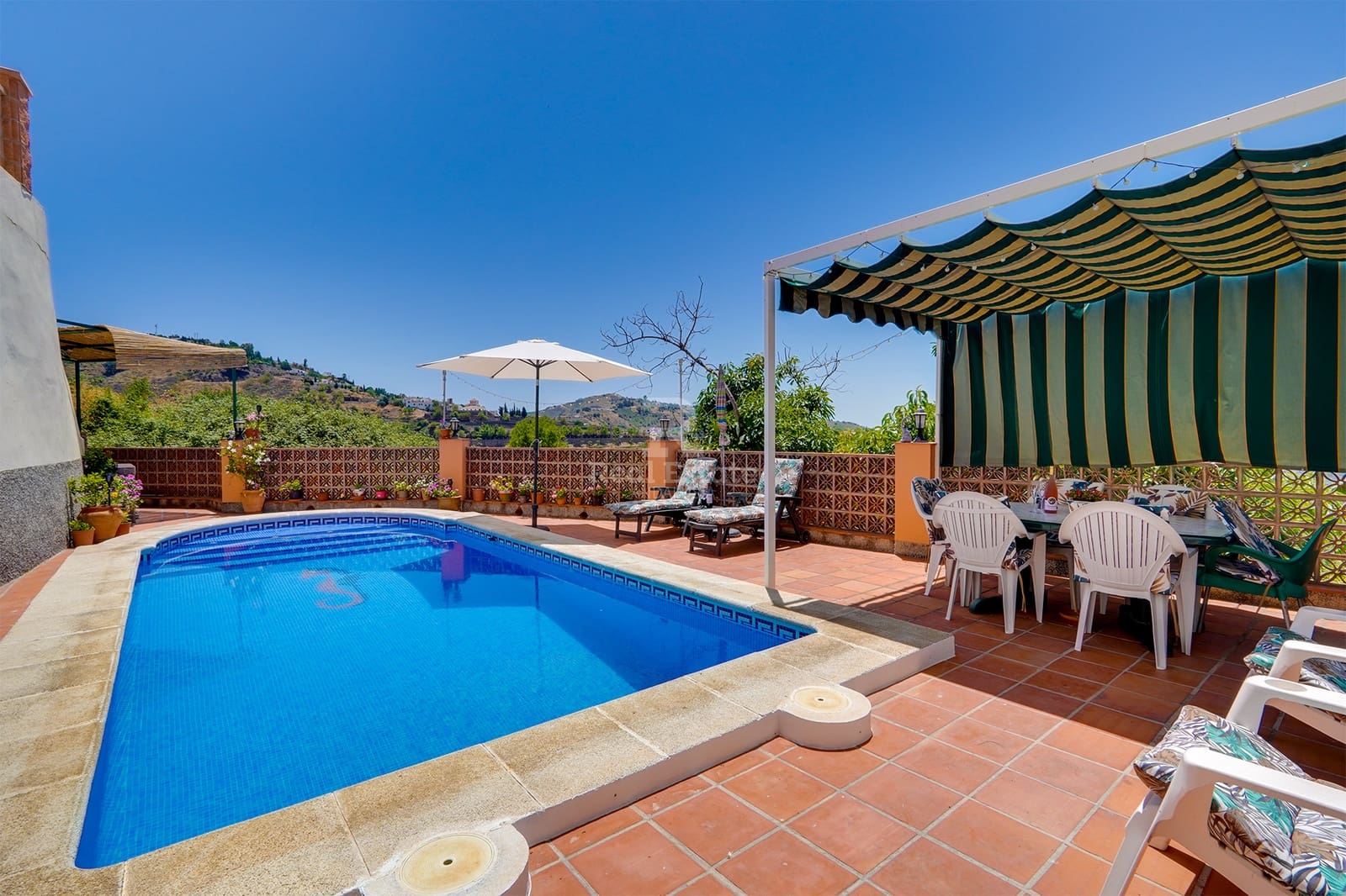 4 bedroom Villa for sale in Competa with pool garage - € 649,000 (Ref: 9489989)