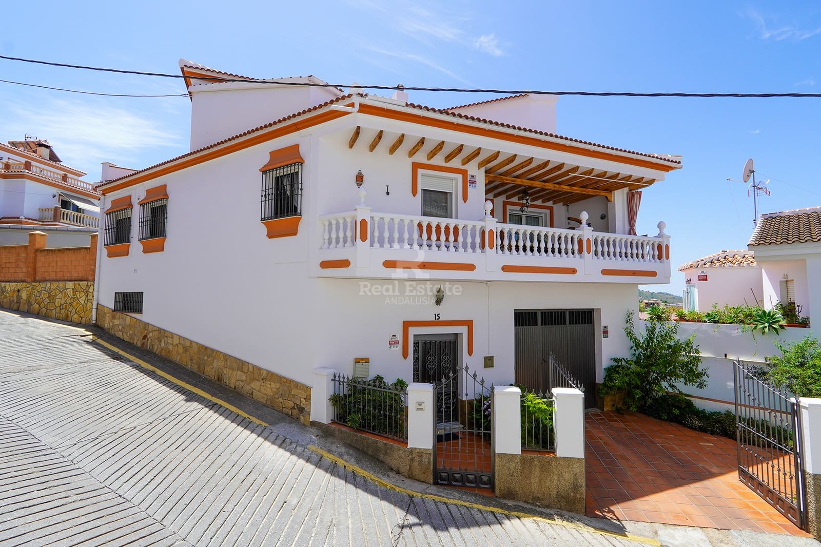 4 bedroom Villa for sale in Competa with pool garage - € 649,000 (Ref: 9489989)