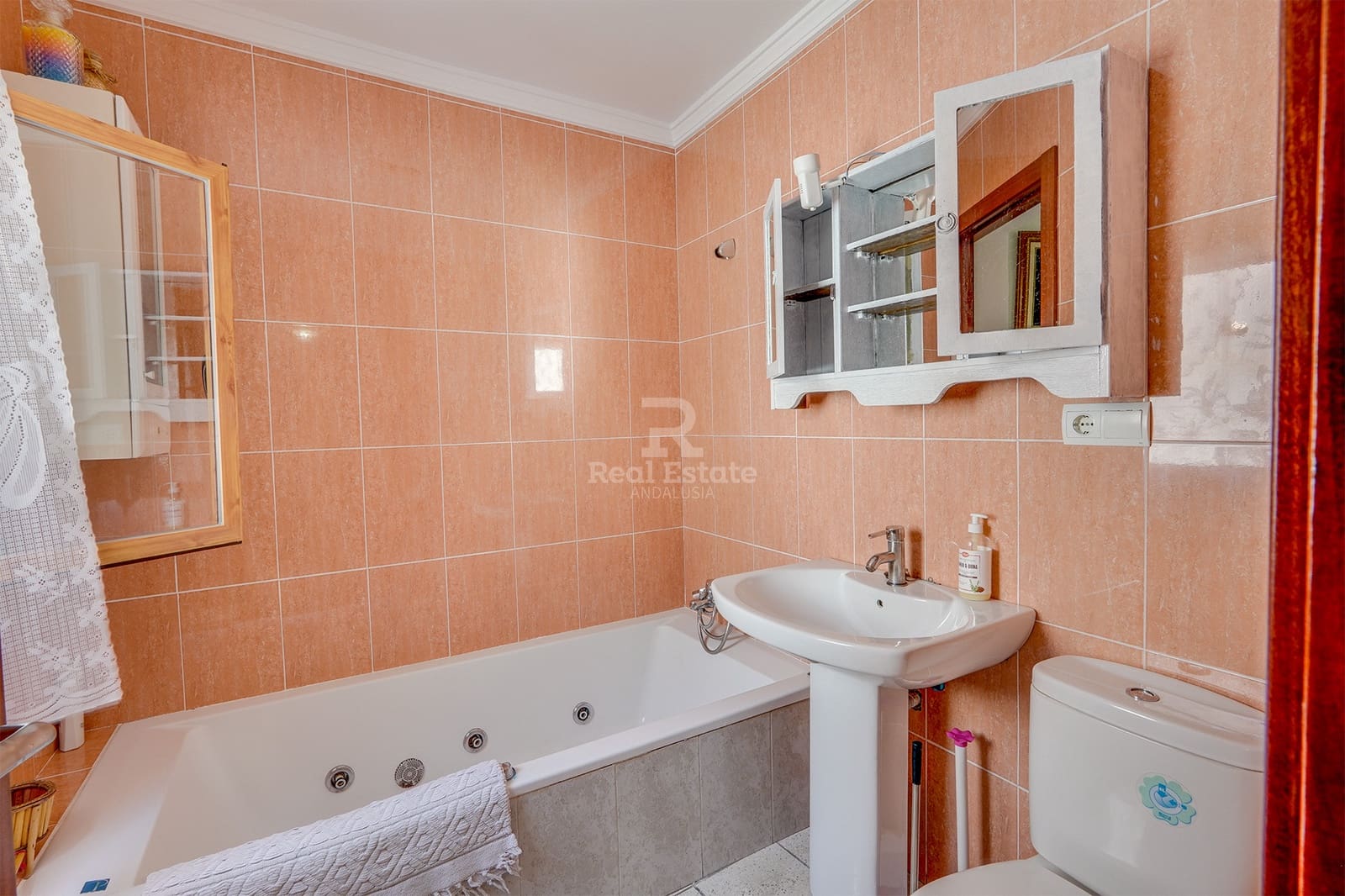 9 bedroom Townhouse for sale in Competa - € 750,000 (Ref: 9490062)