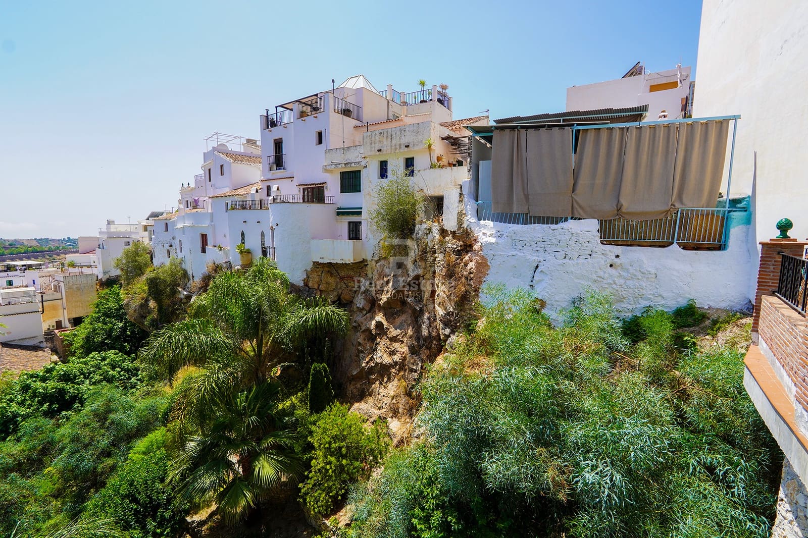 9 bedroom Townhouse for sale in Competa - € 750,000 (Ref: 9490062)