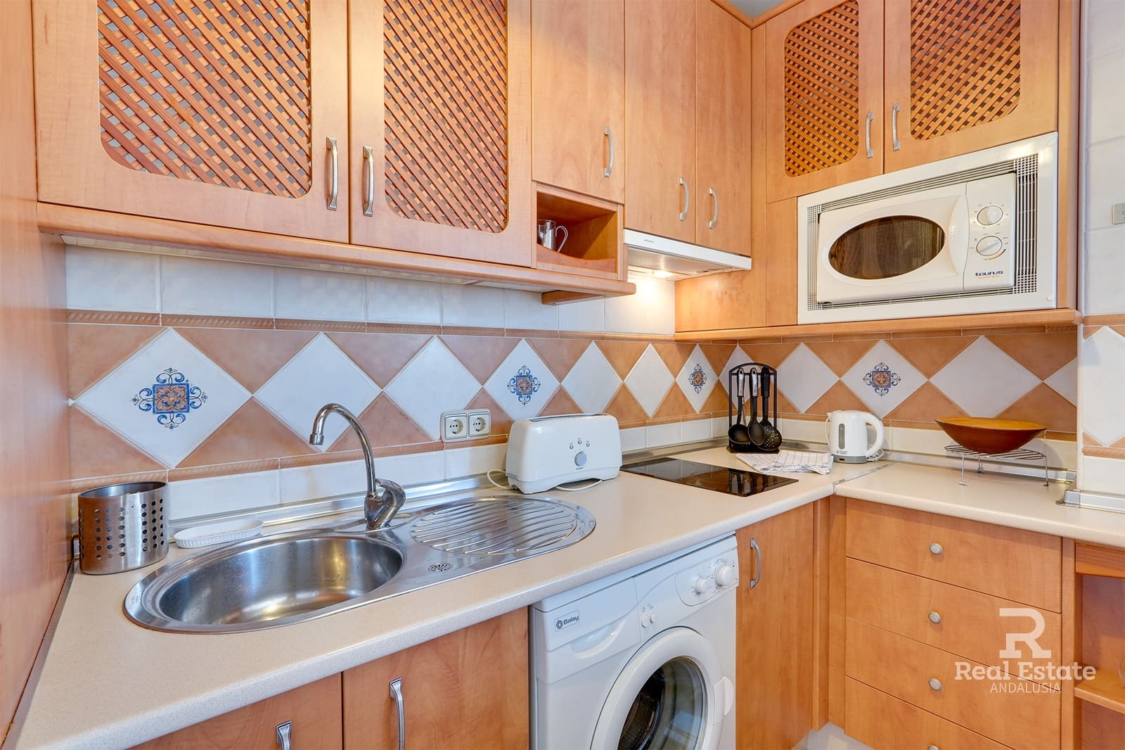 1 soveværelse Lejlighed til leje i Competa - € 500 (Ref: 9571558)