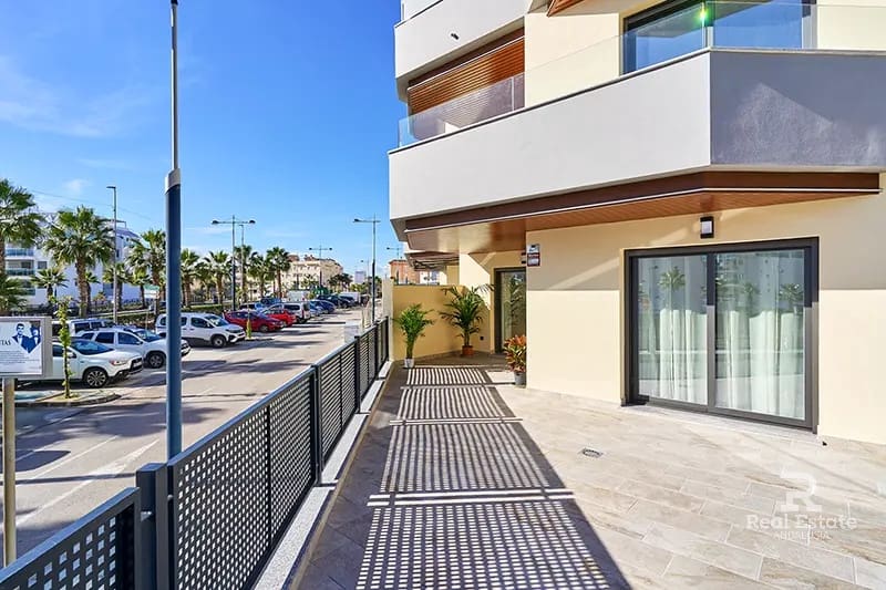 2 soveværelse Strandlejlighed til salg i El Morche med swimmingpool garage - € 343.000 (Ref: 9592178)