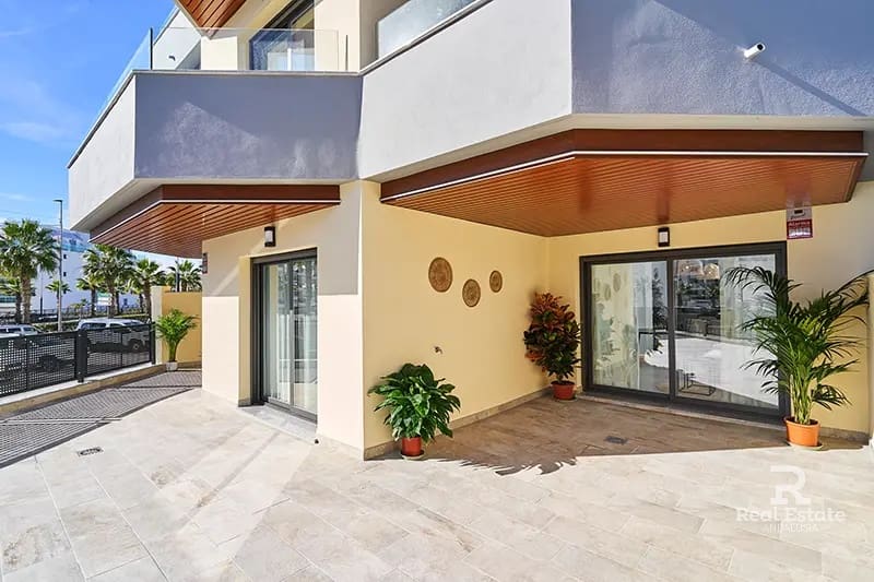 3 soveværelse Strandlejlighed til salg i El Morche med swimmingpool garage - € 344.000 (Ref: 9592202)