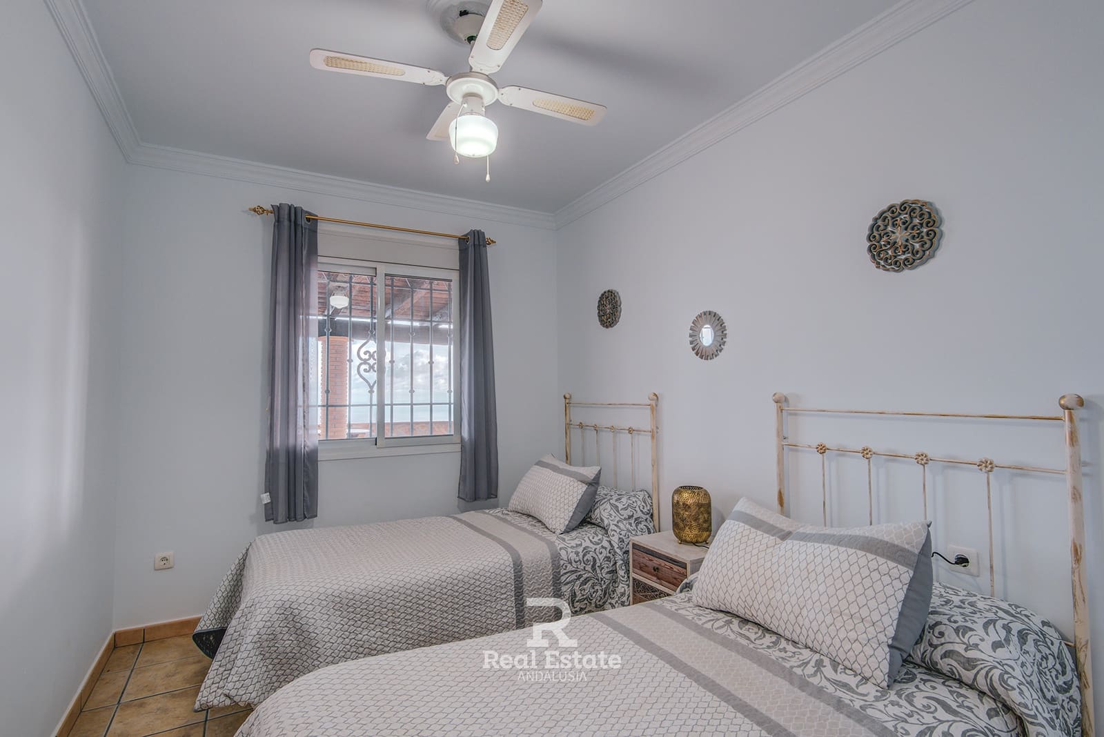 4 bedroom Villa for rent in Sayalonga with pool garage - € 2,300 (Ref: 9672243)