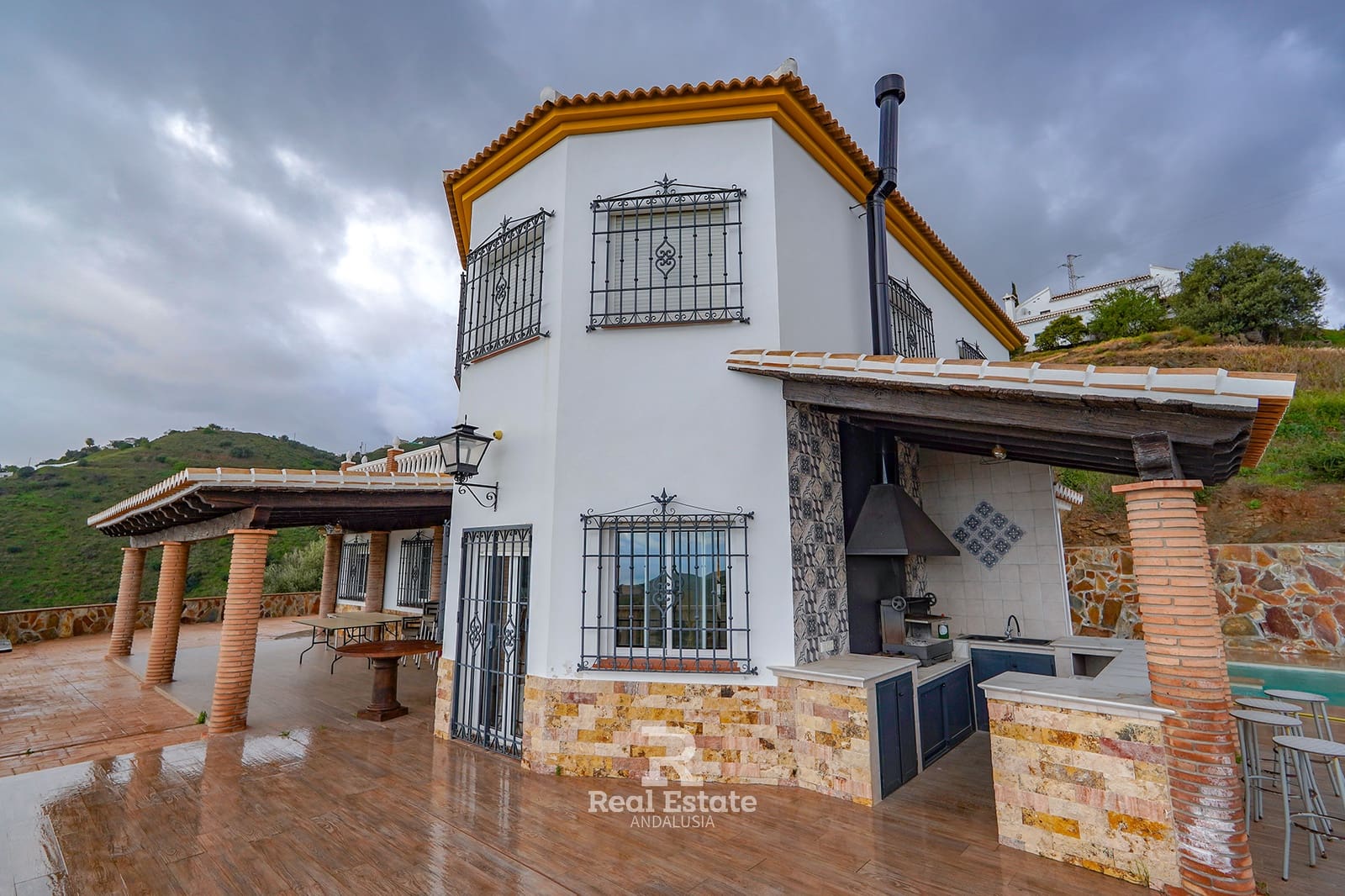 4 bedroom Villa for rent in Sayalonga with pool garage - € 2,300 (Ref: 9672243)