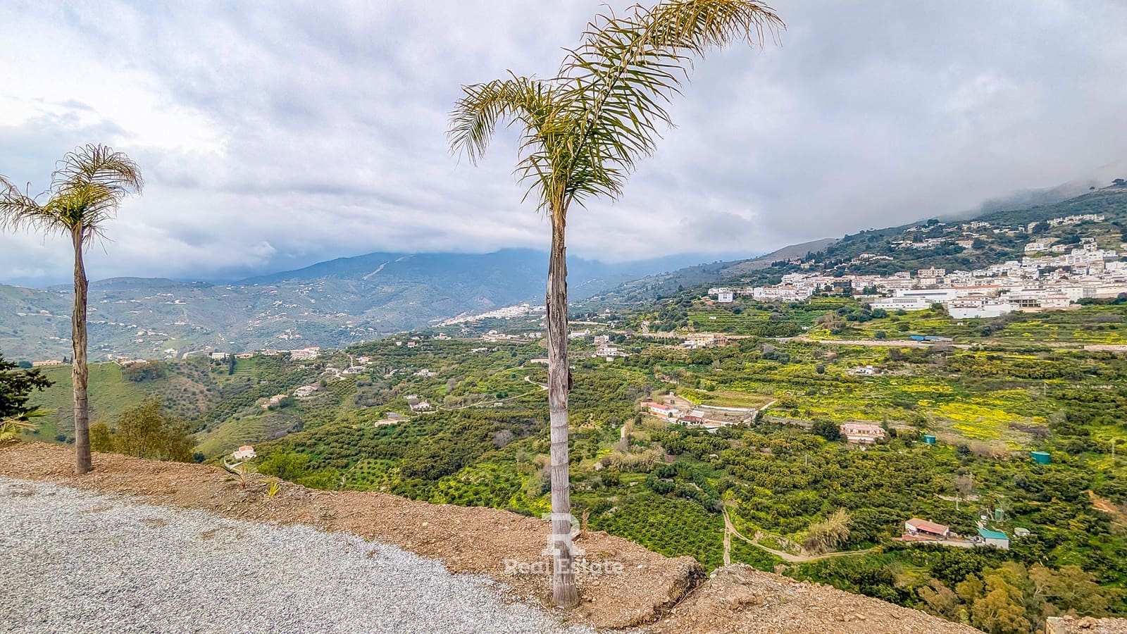 Finca/Casa Rural de 3 habitaciones en Cómpeta en alquiler con garaje - 600 € (Ref: 9672295)