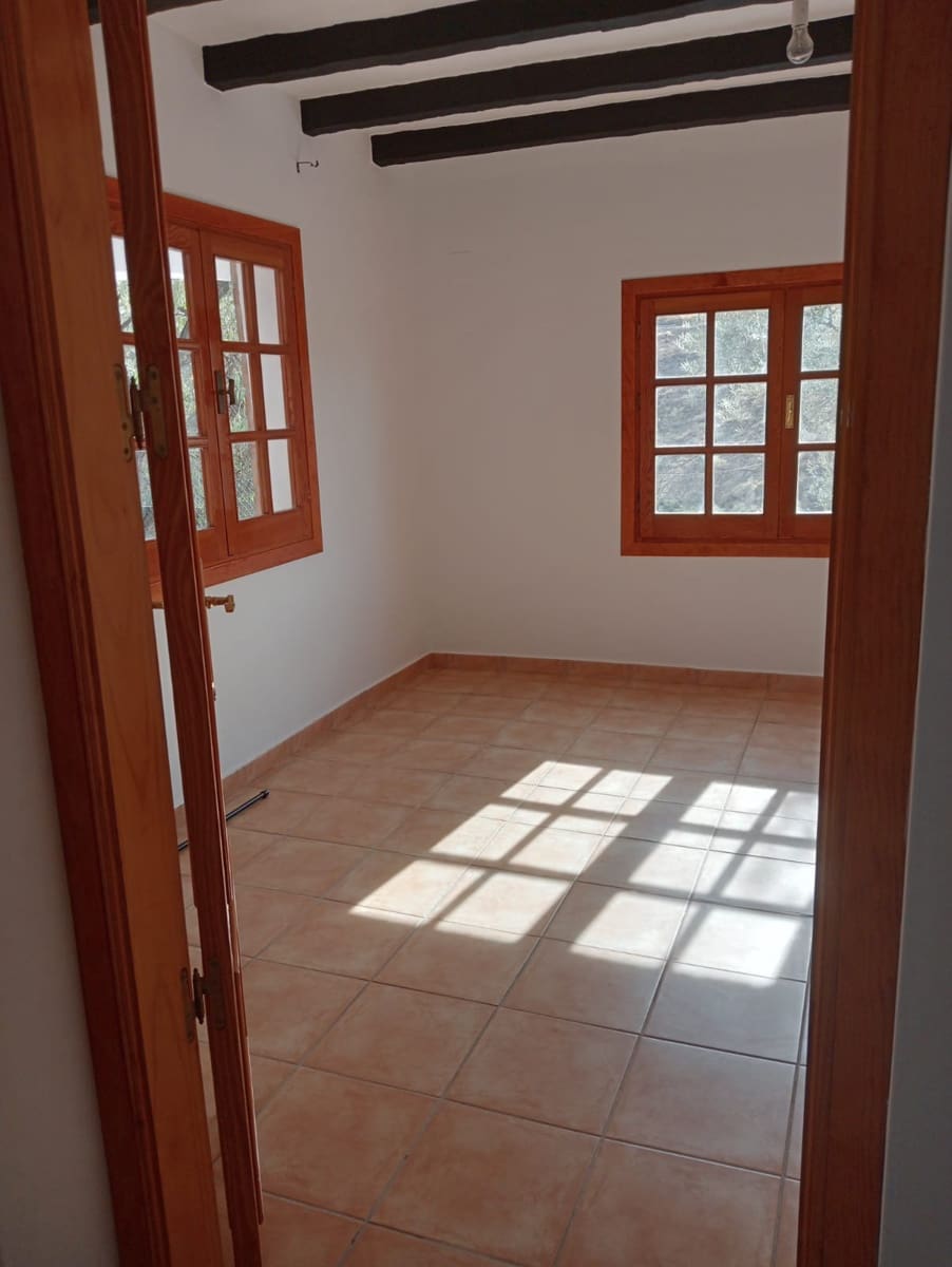 3 bedroom Villa for rent in Competa with pool garage - € 1,200 (Ref: 9694327)