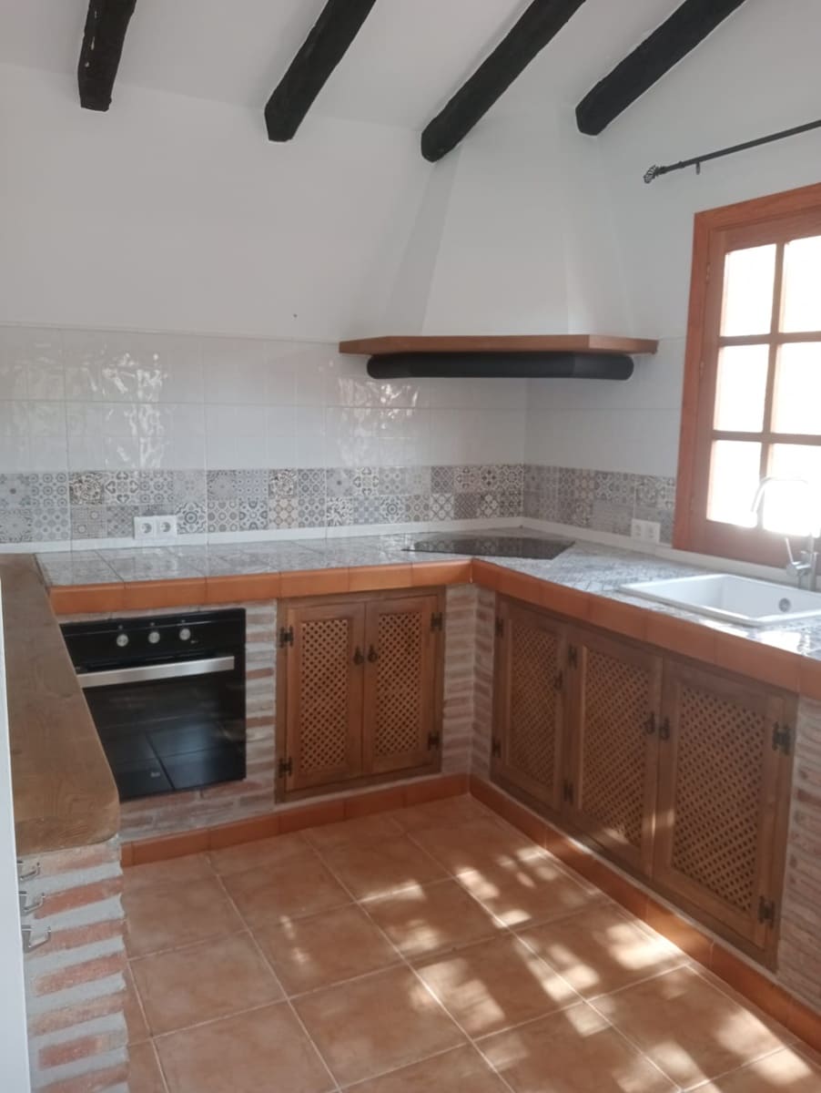3 bedroom Villa for rent in Competa with pool garage - € 1,200 (Ref: 9694327)