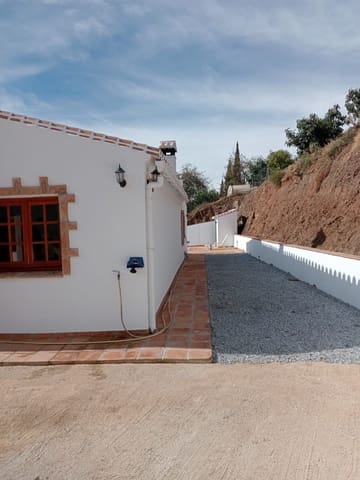 3 bedroom Villa for rent in Cómpeta with pool garage - € 1,200 (Ref: 9694327)
