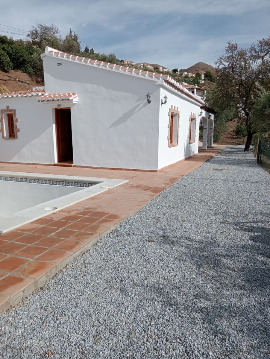 3 bedroom Villa for rent in Competa with pool garage - € 1,200 (Ref: 9694327)