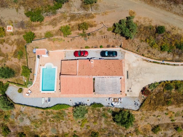 3 bedroom Villa for rent in Cómpeta with pool garage - € 1,200 (Ref: 9694327)