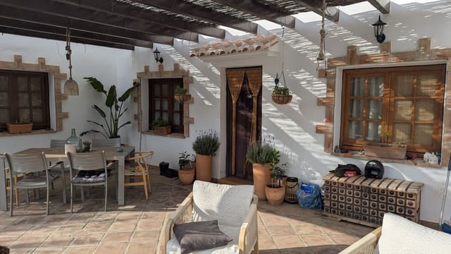 3 bedroom Villa for rent in Cómpeta with pool garage - € 1,200 (Ref: 9694327)