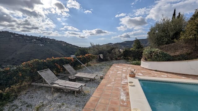 3 bedroom Villa for rent in Cómpeta with pool garage - € 1,200 (Ref: 9694327)