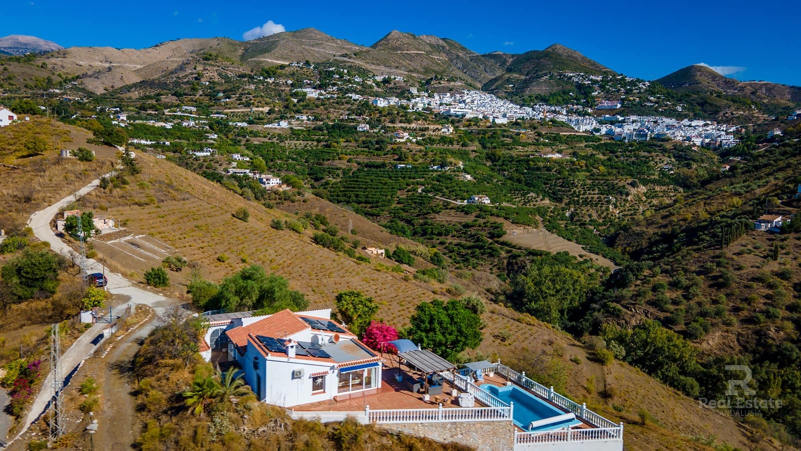 3 soveværelse Villa til salg i Competa med swimmingpool garage - € 479.000 (Ref: 9716584)