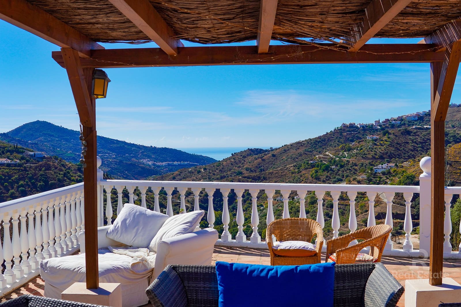 3 soveværelse Villa til salg i Competa med swimmingpool garage - € 479.000 (Ref: 9716584)