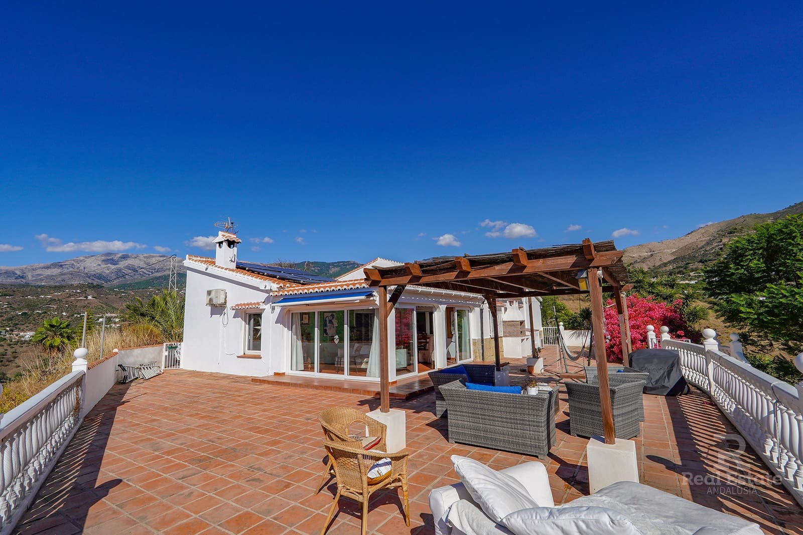 3 soveværelse Villa til salg i Competa med swimmingpool garage - € 479.000 (Ref: 9716584)