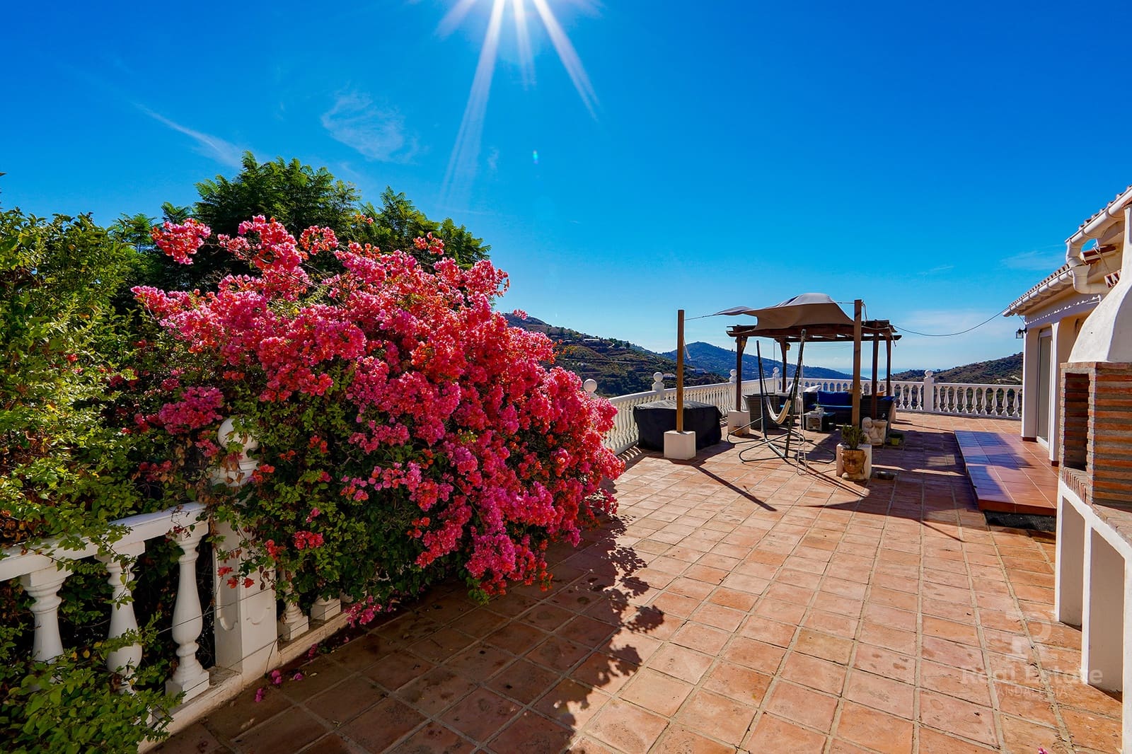 3 soveværelse Villa til salg i Competa med swimmingpool garage - € 479.000 (Ref: 9716584)