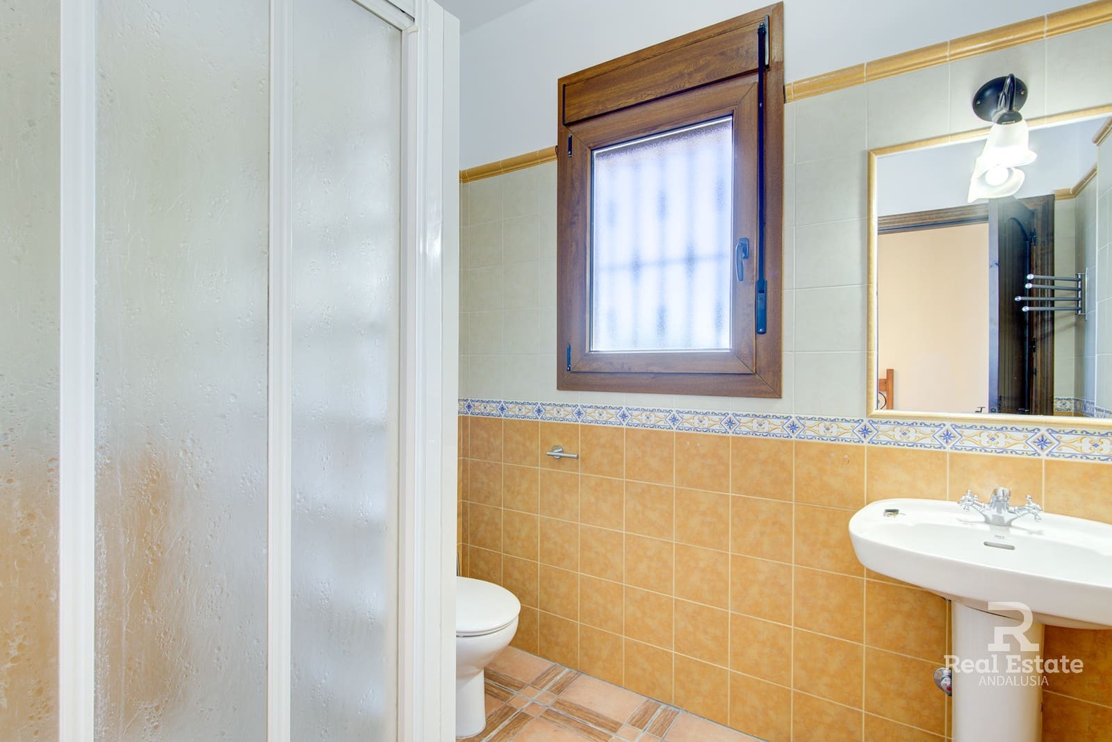 3 makuuhuone Huvila vuokrattavana paikassa Sayalonga mukana uima-altaan 
autotalli - 2 000 € (Ref: 9747424)