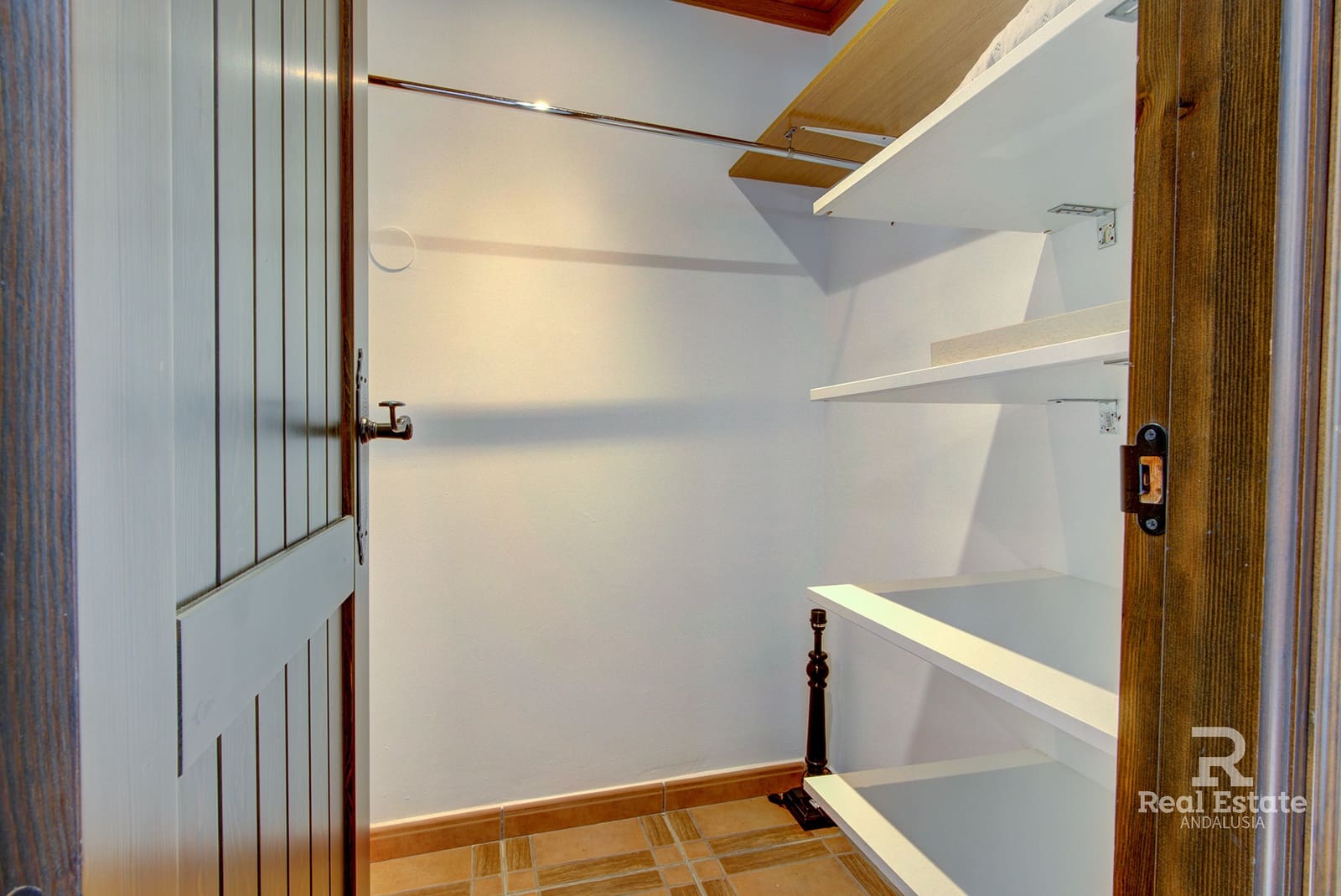 3 makuuhuone Huvila vuokrattavana paikassa Sayalonga mukana uima-altaan 
autotalli - 2 000 € (Ref: 9747424)