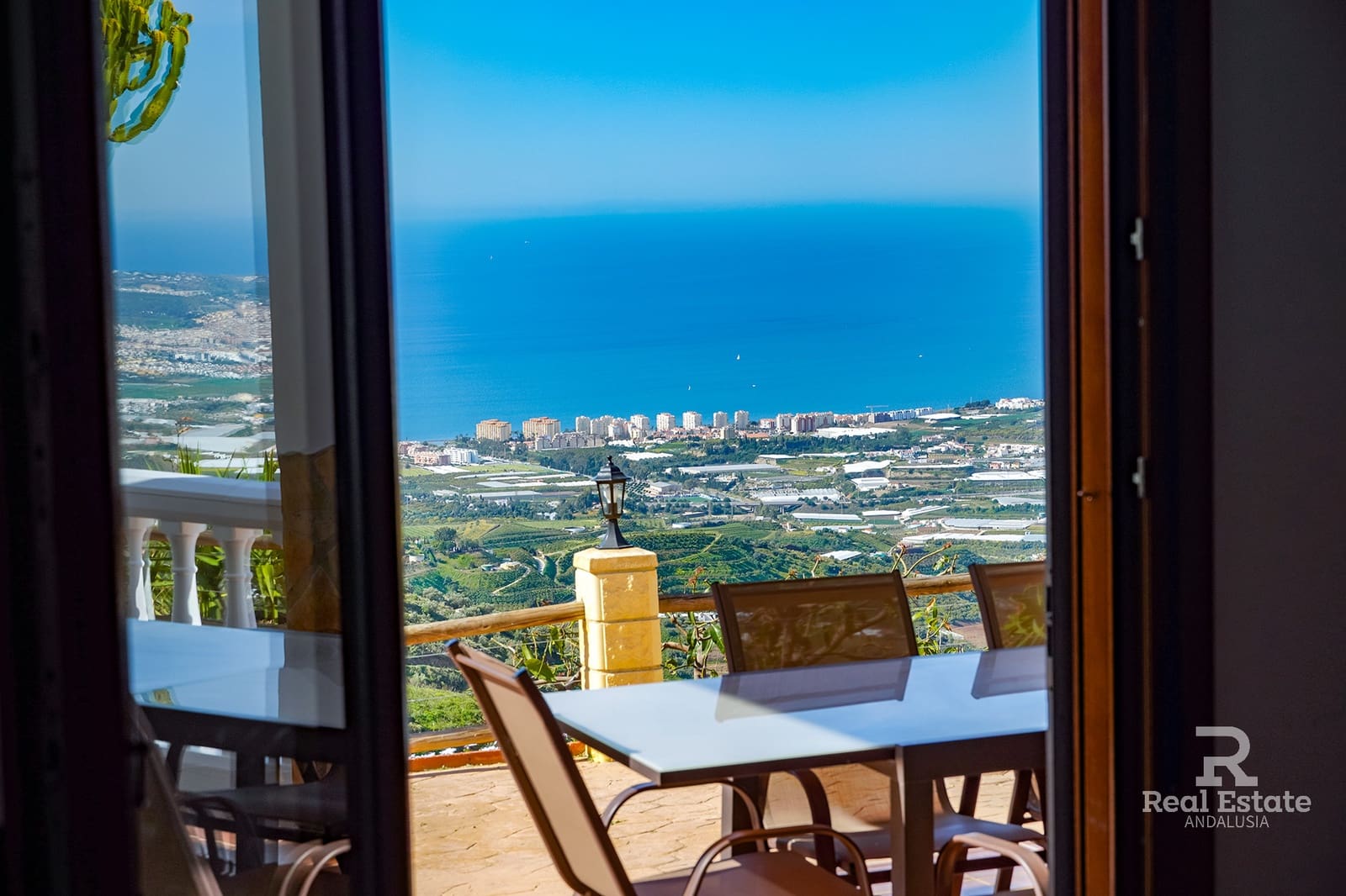 3 makuuhuone Huvila vuokrattavana paikassa Sayalonga mukana uima-altaan 
autotalli - 2 000 € (Ref: 9747424)