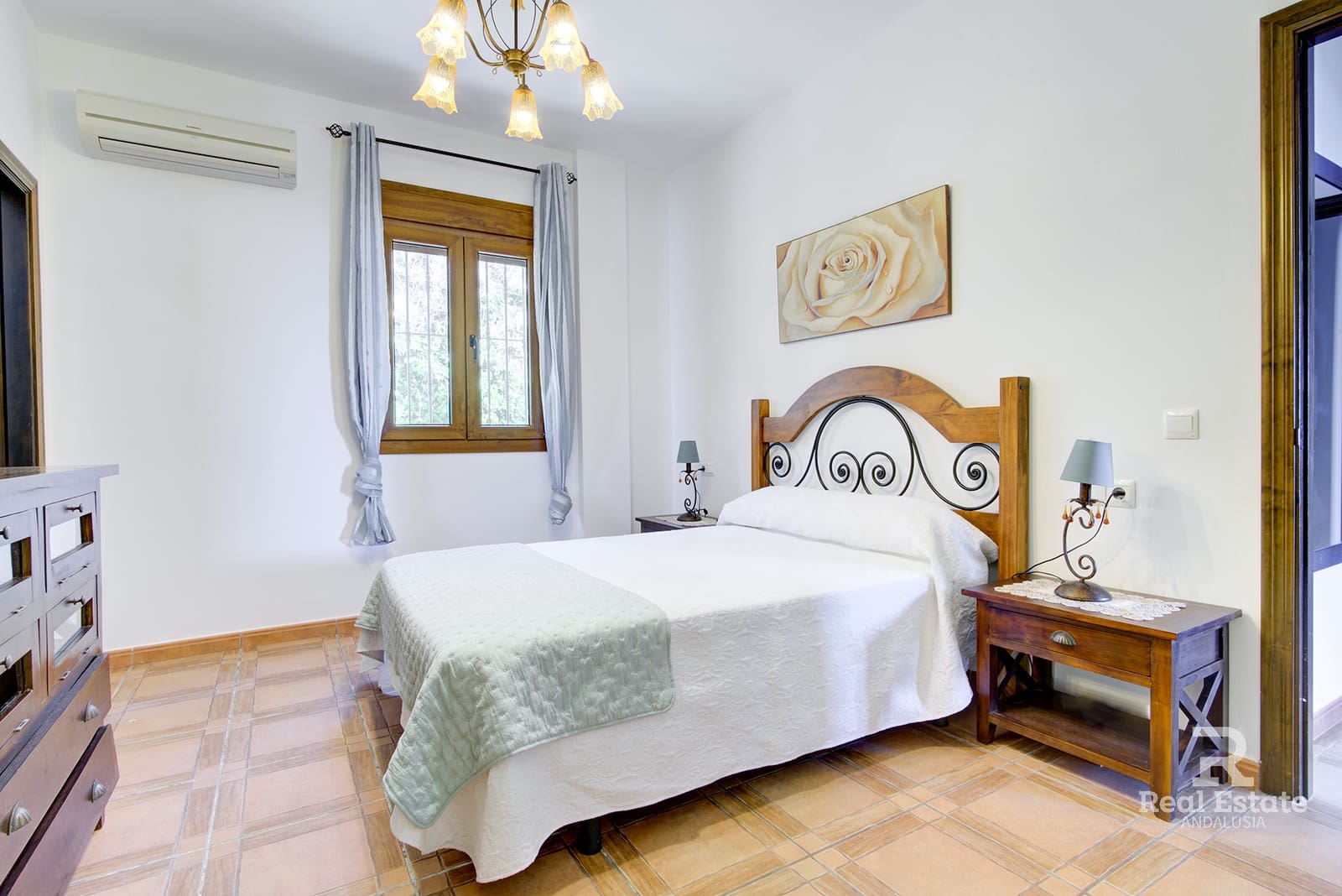 3 makuuhuone Huvila vuokrattavana paikassa Sayalonga mukana uima-altaan 
autotalli - 2 000 € (Ref: 9747424)