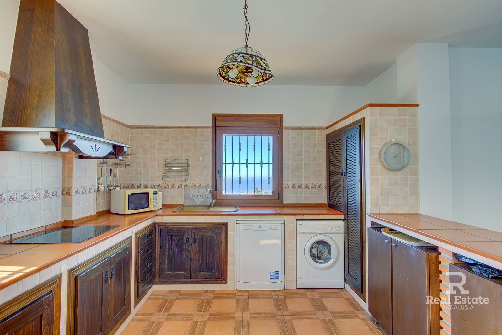 3 makuuhuone Huvila vuokrattavana paikassa Sayalonga mukana uima-altaan 
autotalli - 2 000 € (Ref: 9747424)