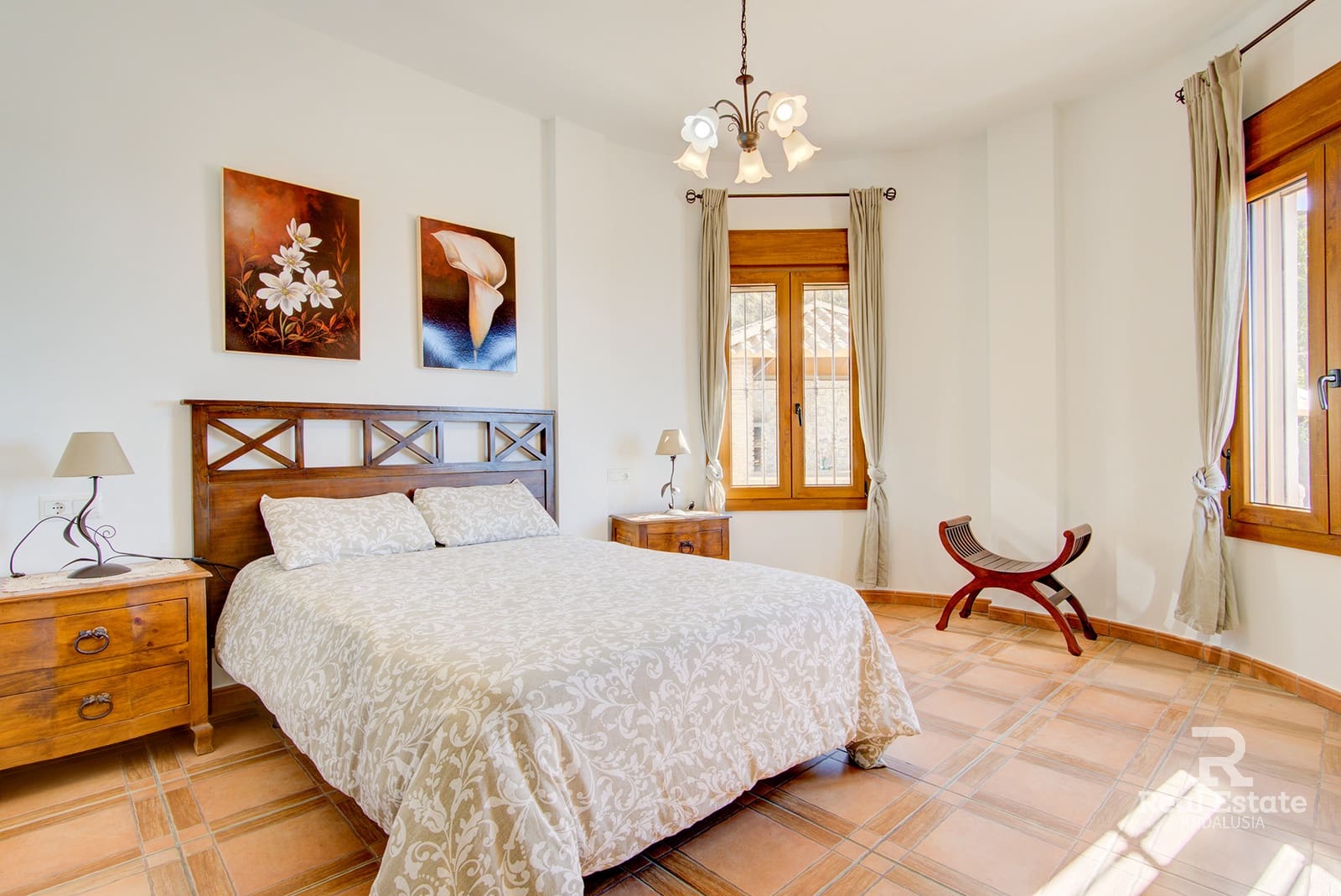 3 makuuhuone Huvila vuokrattavana paikassa Sayalonga mukana uima-altaan 
autotalli - 2 000 € (Ref: 9747424)