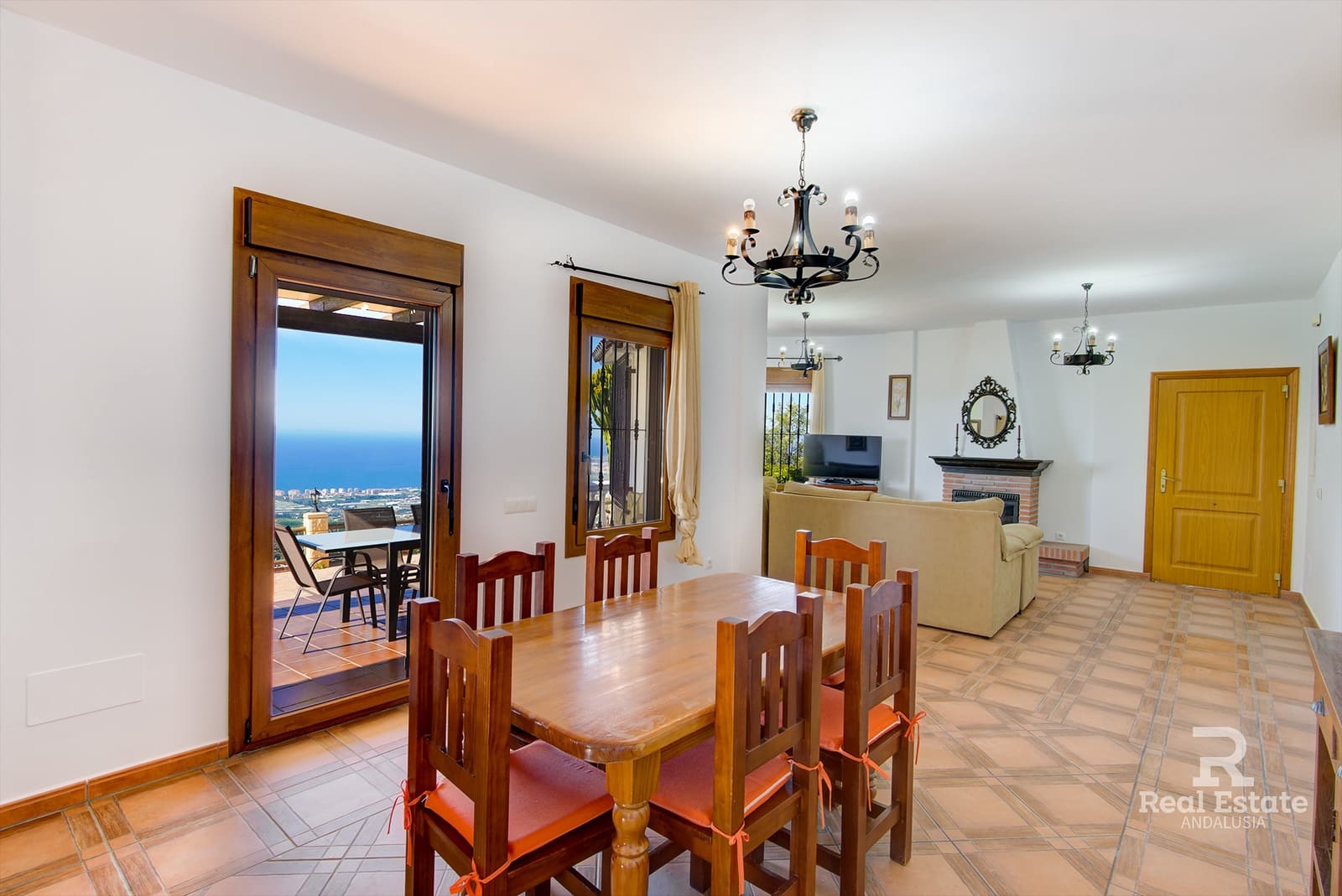 3 makuuhuone Huvila vuokrattavana paikassa Sayalonga mukana uima-altaan 
autotalli - 2 000 € (Ref: 9747424)