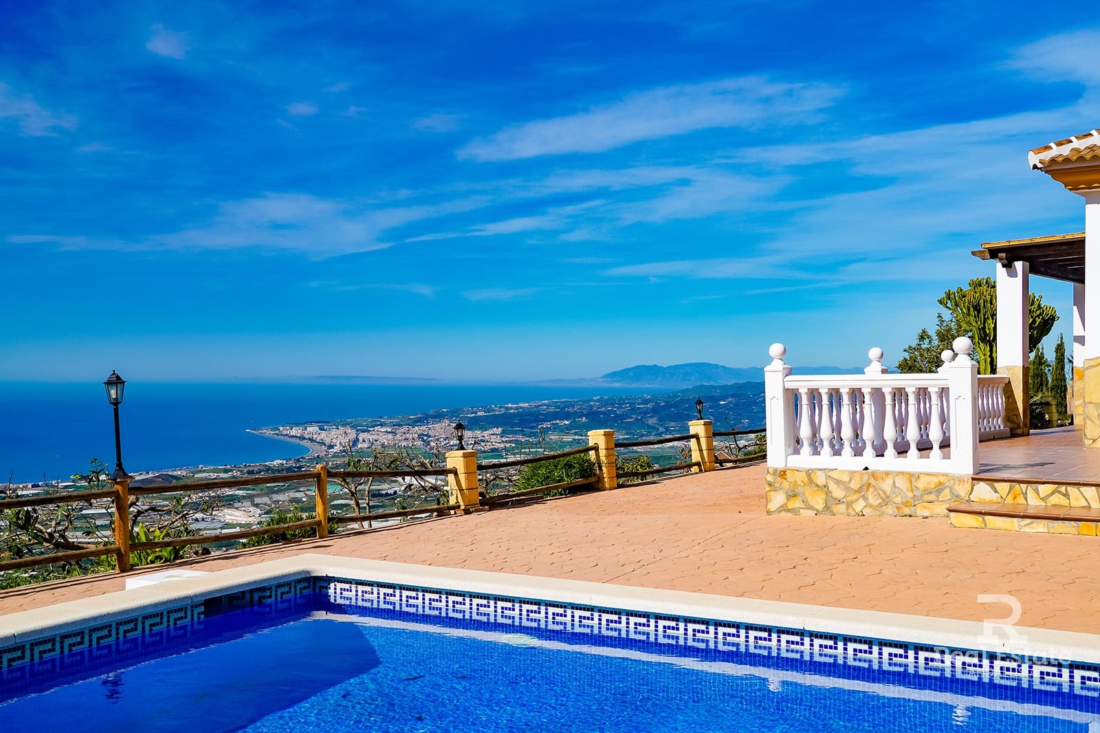 3 makuuhuone Huvila vuokrattavana paikassa Sayalonga mukana uima-altaan 
autotalli - 2 000 € (Ref: 9747424)