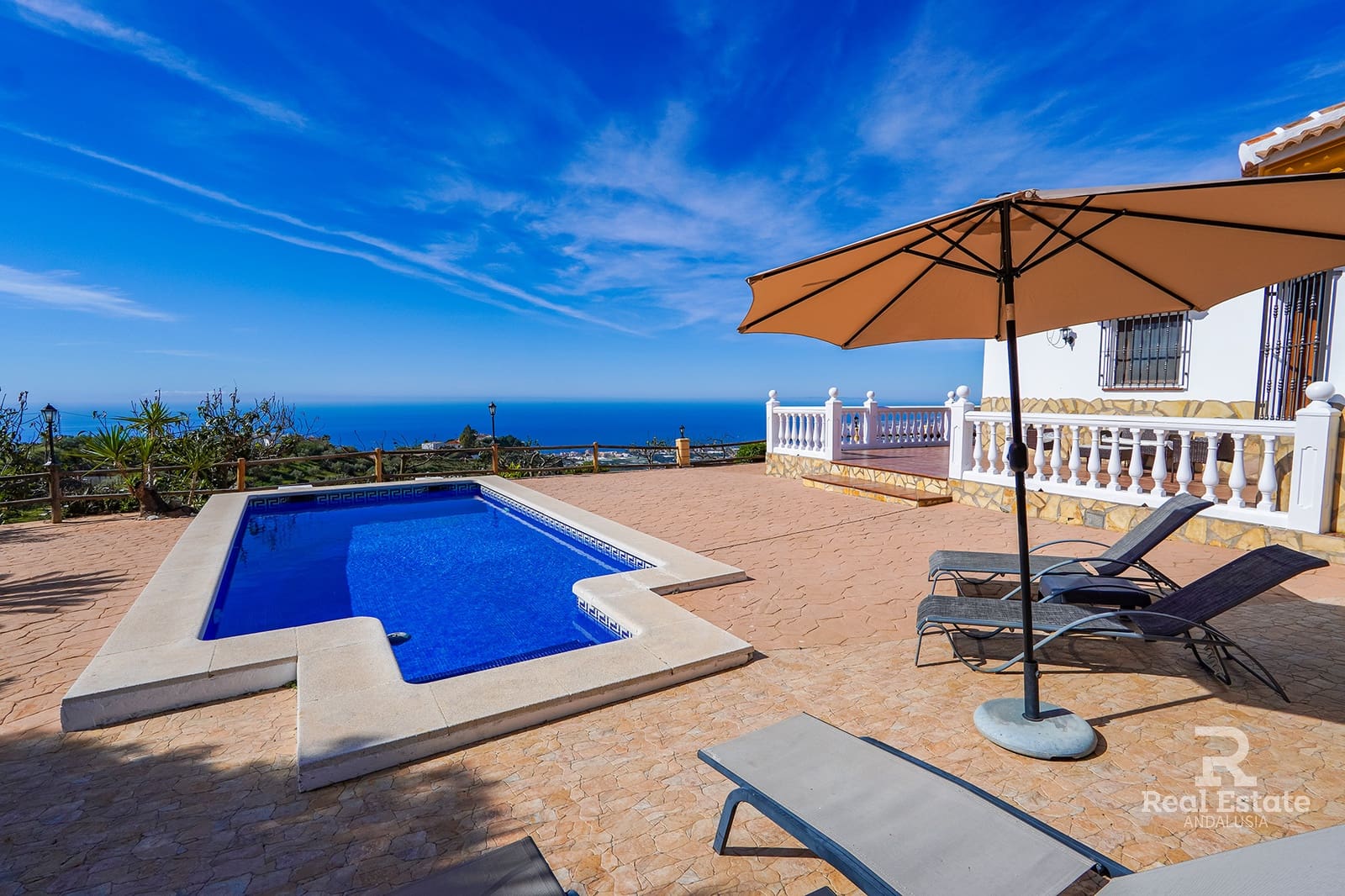 3 makuuhuone Huvila vuokrattavana paikassa Sayalonga mukana uima-altaan 
autotalli - 2 000 € (Ref: 9747424)