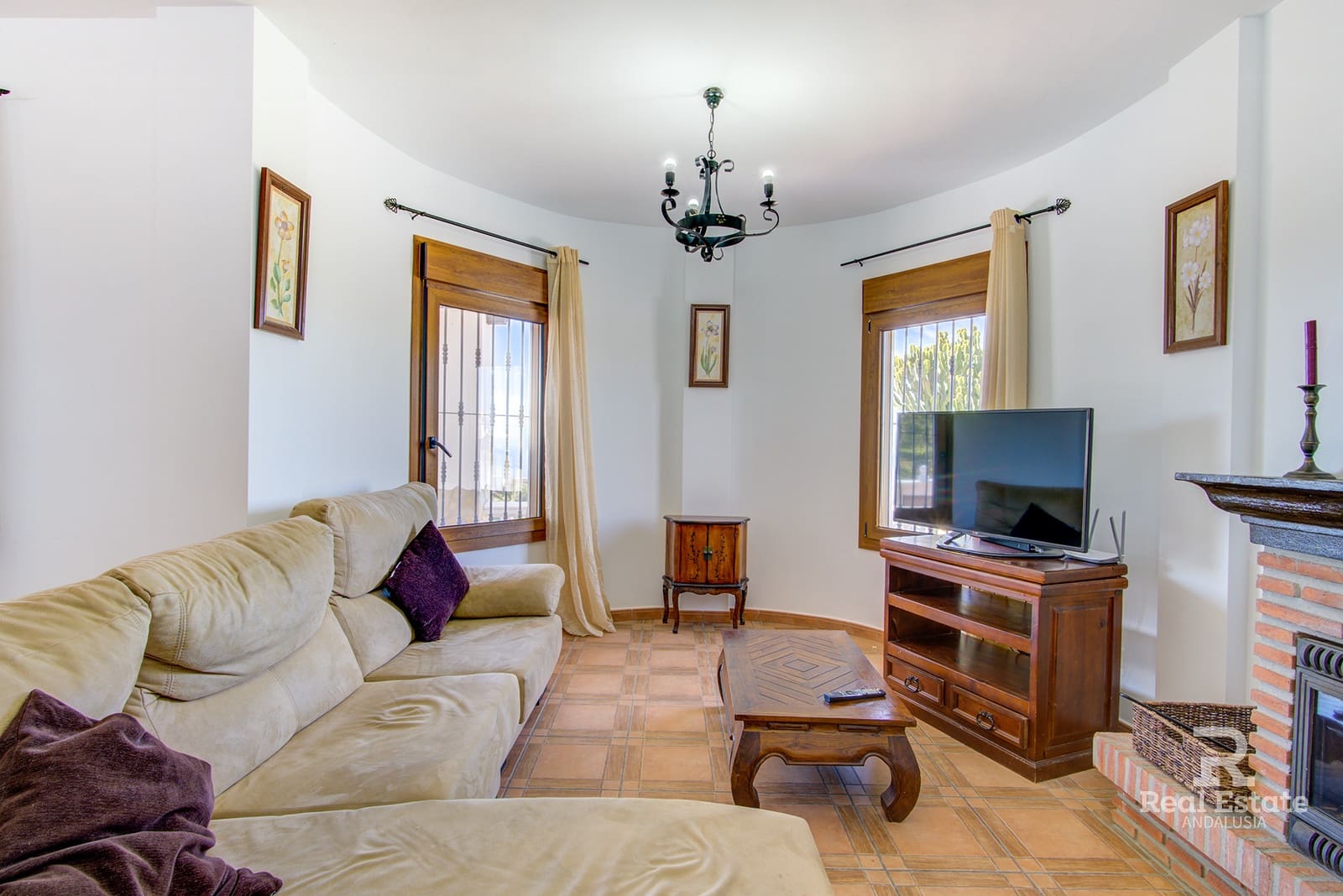 3 makuuhuone Huvila vuokrattavana paikassa Sayalonga mukana uima-altaan 
autotalli - 2 000 € (Ref: 9747424)