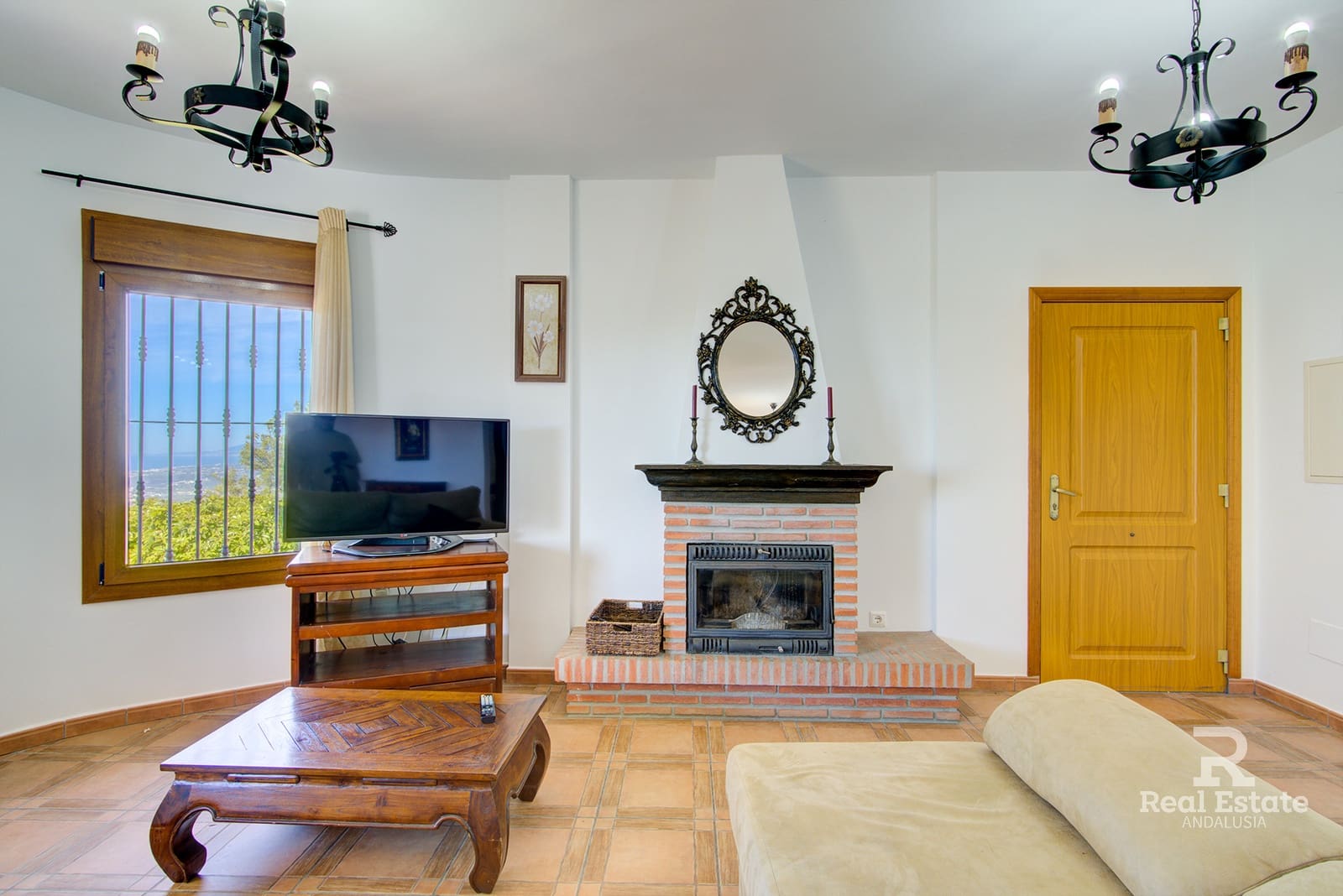 3 makuuhuone Huvila vuokrattavana paikassa Sayalonga mukana uima-altaan 
autotalli - 2 000 € (Ref: 9747424)