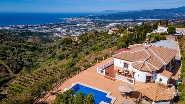 3 slaapkamer Villa te huur in Sayalonga met zwembad garage - € 2.000 (Ref: 9747424)