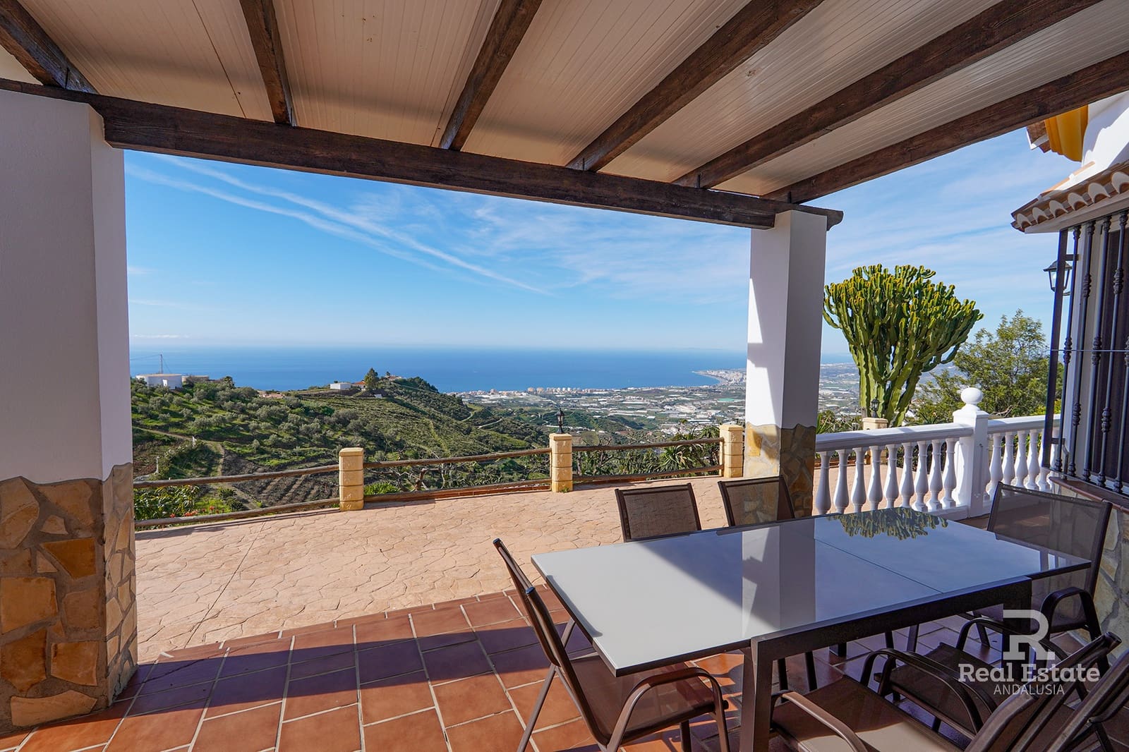 3 makuuhuone Huvila vuokrattavana paikassa Sayalonga mukana uima-altaan 
autotalli - 2 000 € (Ref: 9747424)