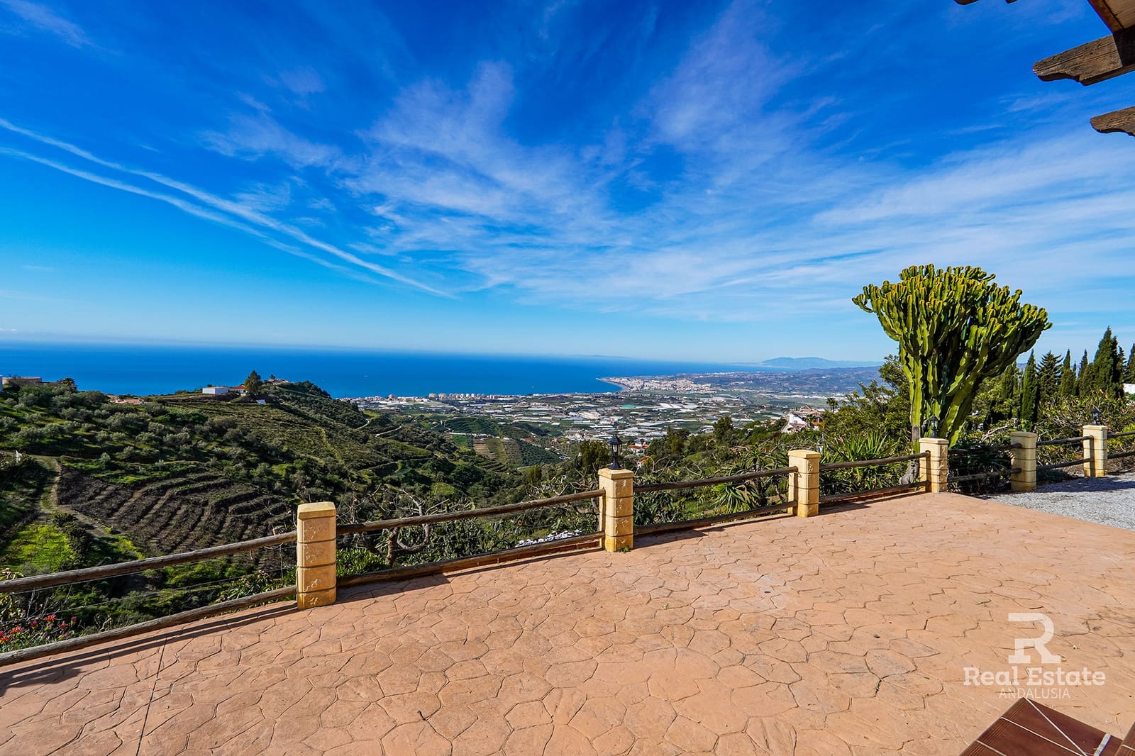 3 makuuhuone Huvila vuokrattavana paikassa Sayalonga mukana uima-altaan 
autotalli - 2 000 € (Ref: 9747424)