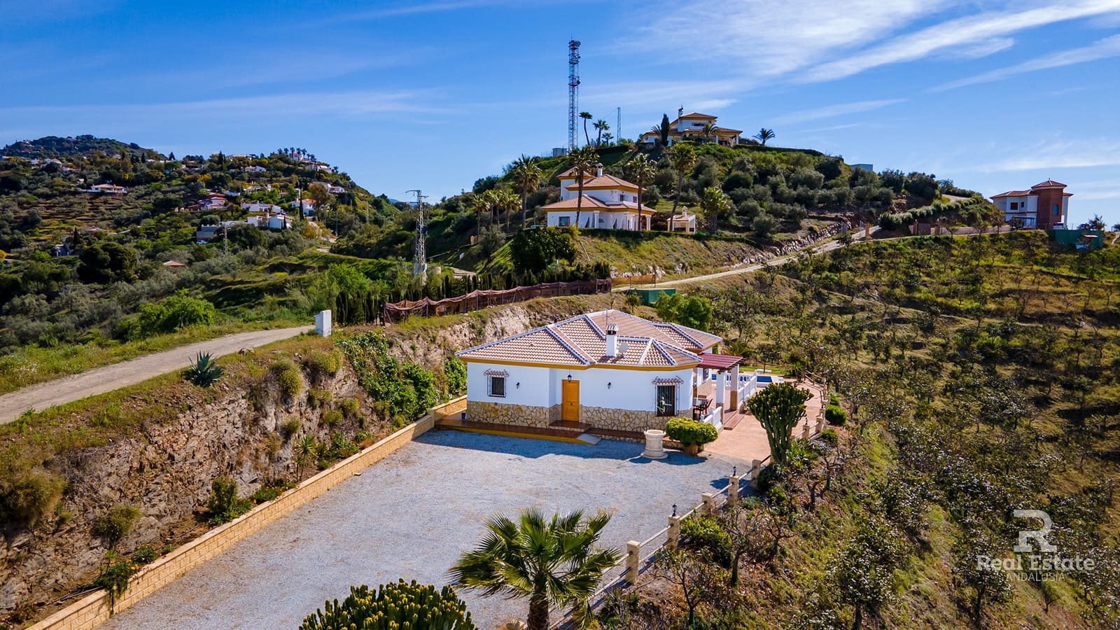 3 makuuhuone Huvila vuokrattavana paikassa Sayalonga mukana uima-altaan 
autotalli - 2 000 € (Ref: 9747424)