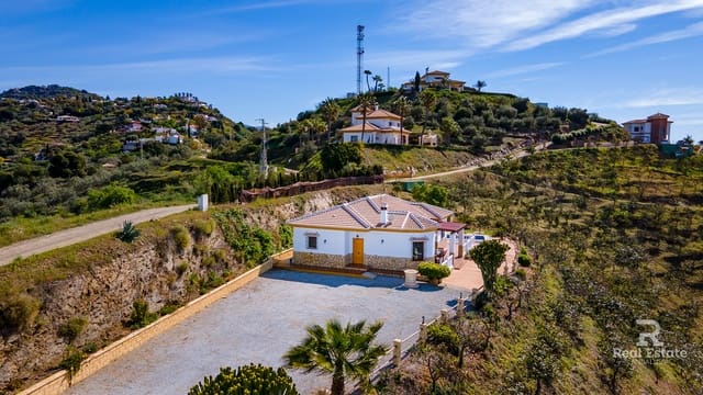 3 slaapkamer Villa te huur in Sayalonga met zwembad garage - € 2.000 (Ref: 9747424)